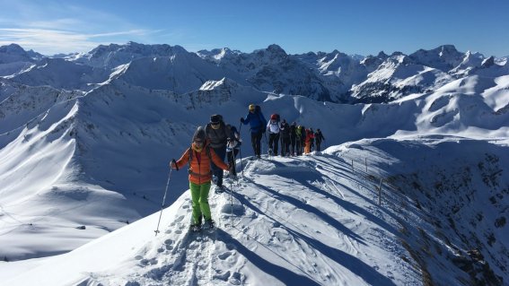 Schritt für Schritt am Grat entlang