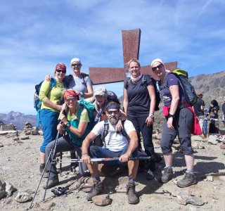 Gruppenbild am Gipfelkreuz