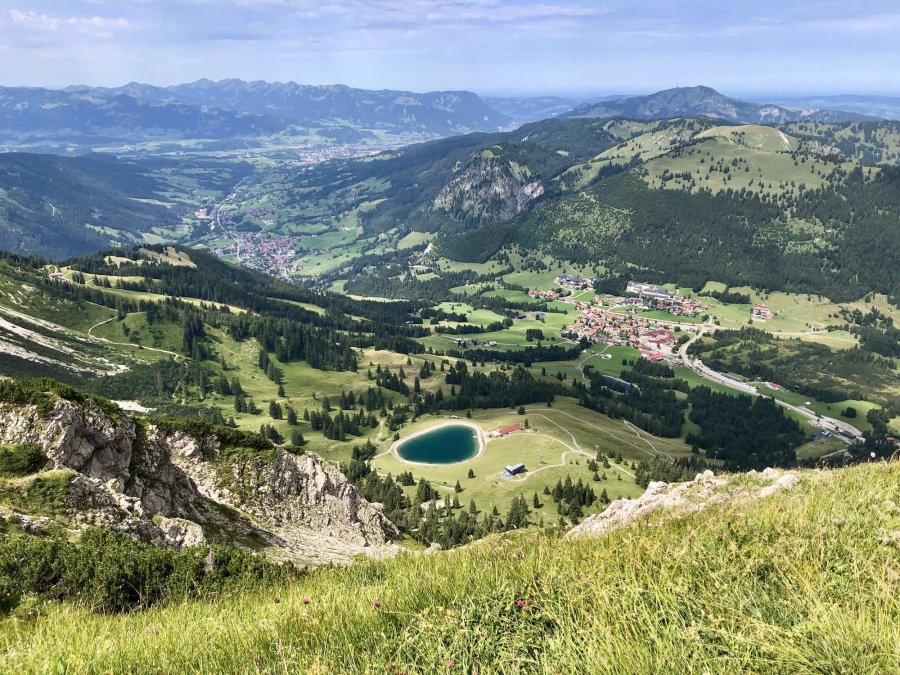 Blick auf die Wiedhag Alpe und Oberjoch