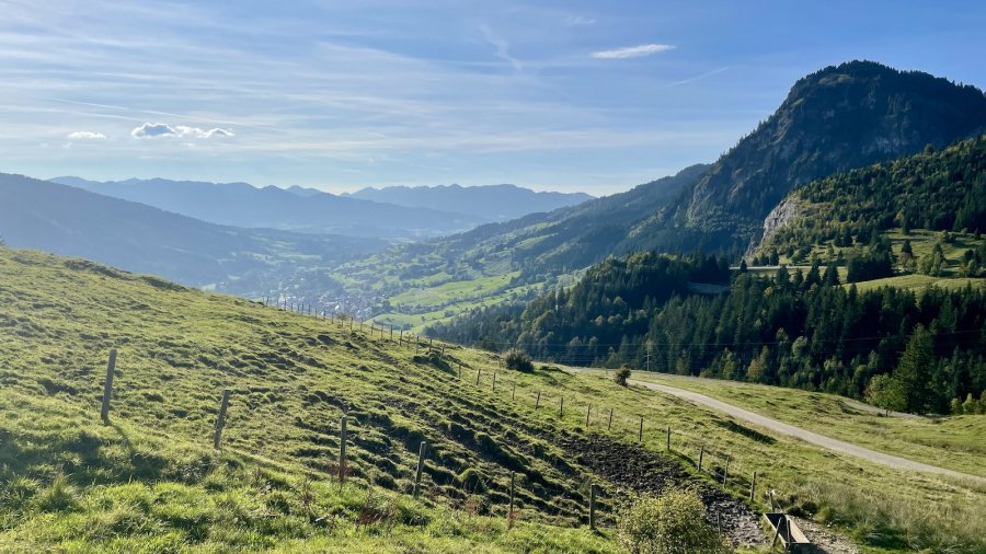 An der Ochsenalpe mit Blick nach Bad Hindelang