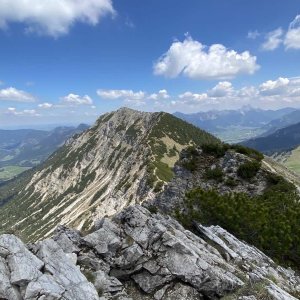 Blick vom Iseler über den Grat