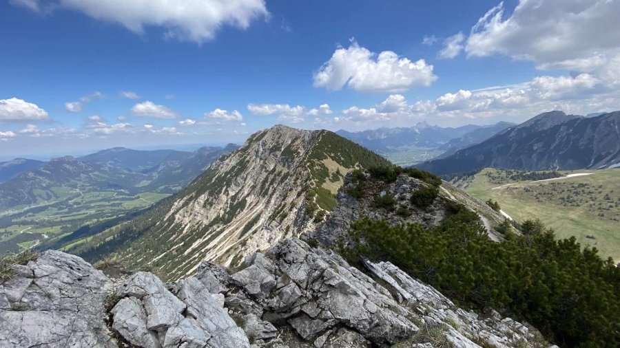 Blick vom Iseler über den Grat