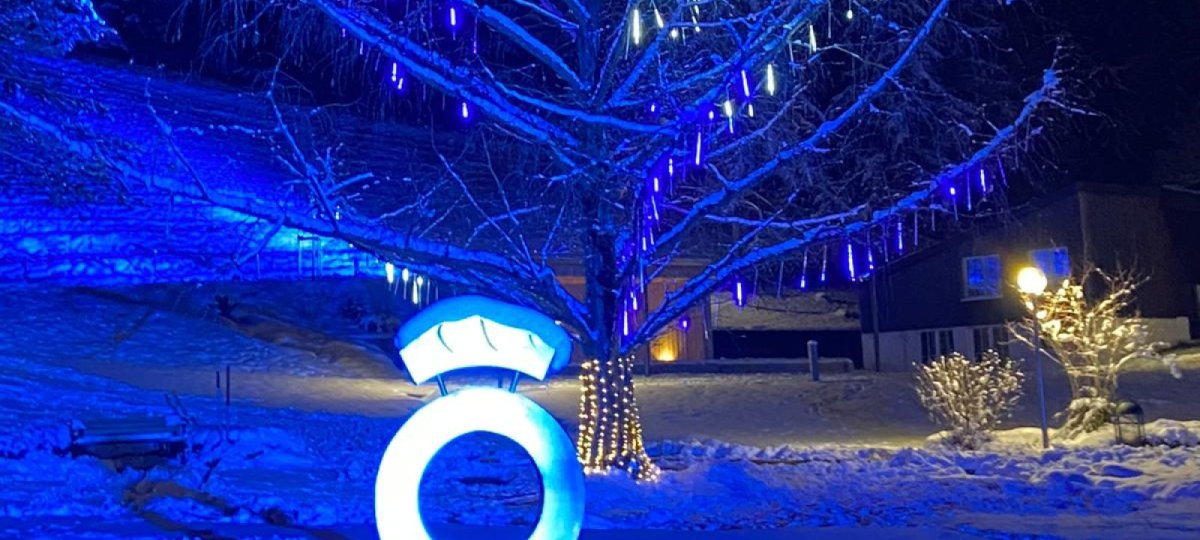 Der Eiszapfenbaum ist das Herzstück des Lichterzaubers