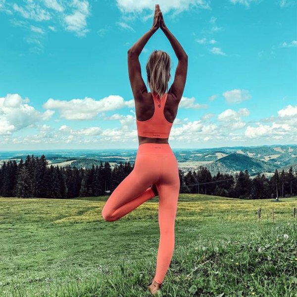 Yoga in den Bergen