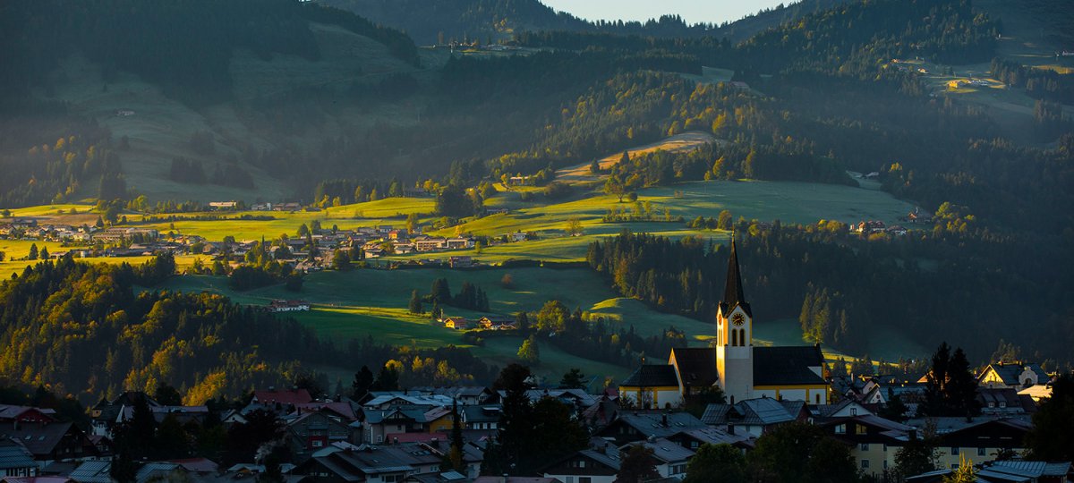 Erste Sonnenstrahlen in Oberstaufen