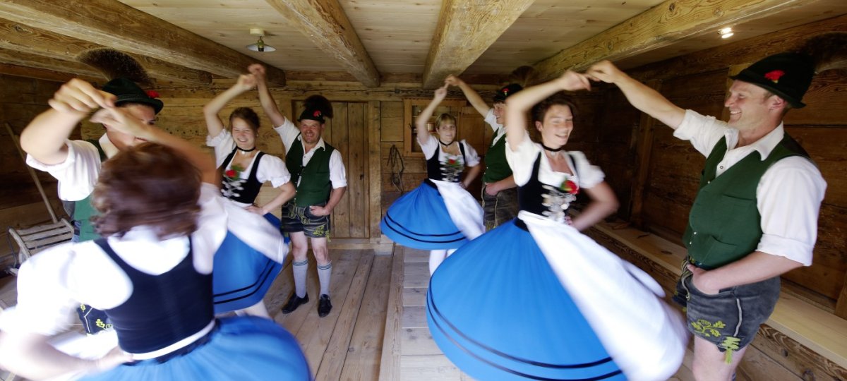 Erlebe traditionelle Tänze in Oberstaufen