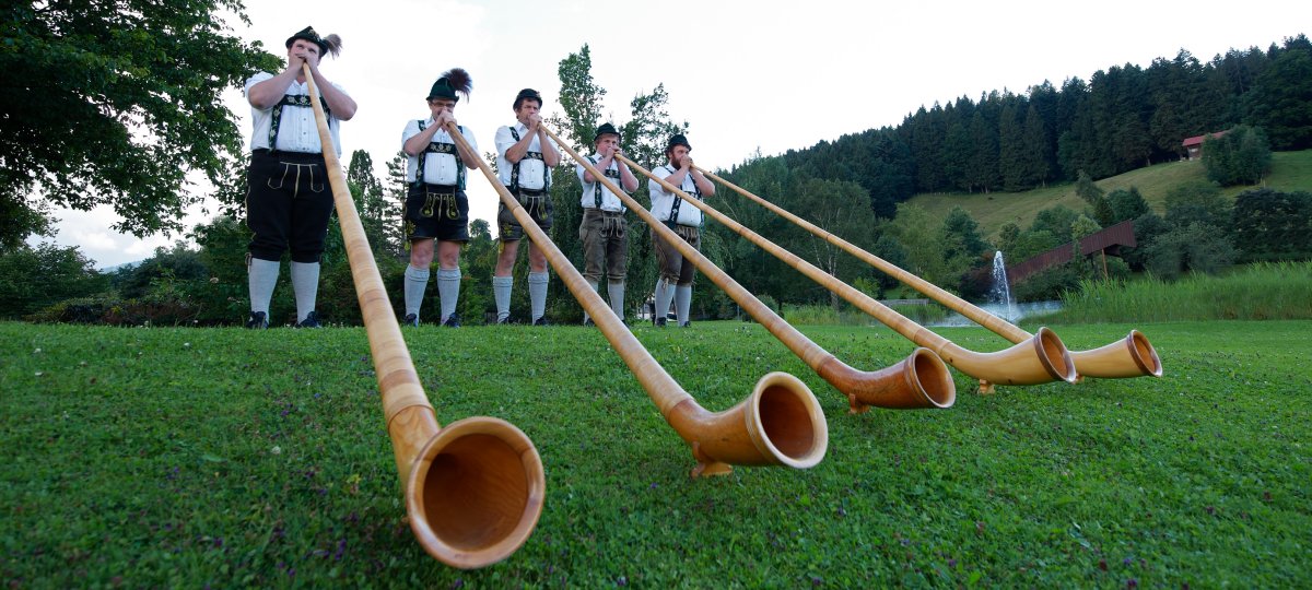 Alphornspielen gehört zur Allgäuer Tradition