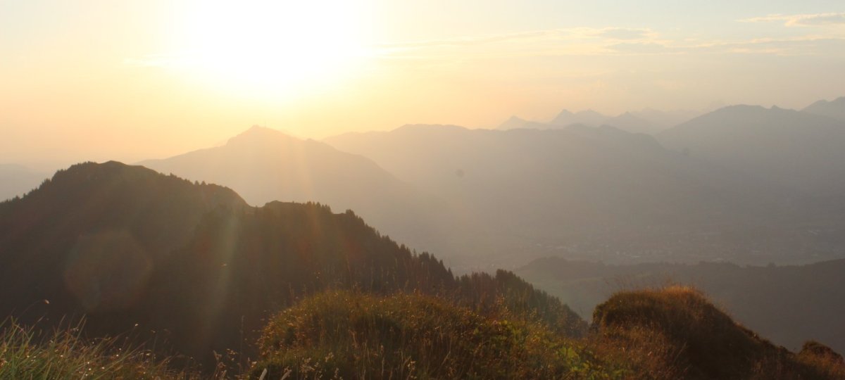 Wandern in den Farben des Herbstes