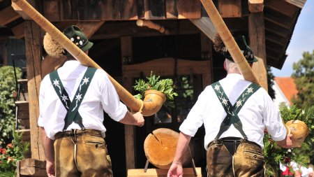 Trachtenfest   90 Jahre D Holzar Fischen 2011 2911