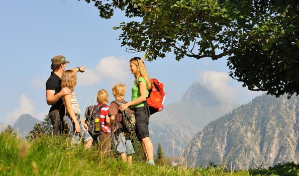 Familie beim Wandern (c) Photographie Monschau