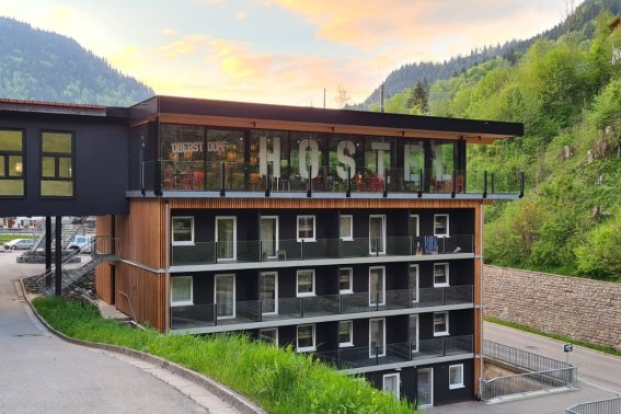 Blick auf die Bar des Oberstdorf Hostel