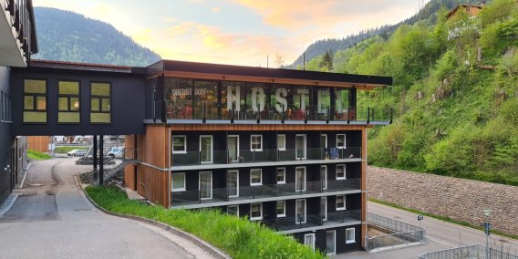 Blick auf die Bar des Oberstdorf Hostel