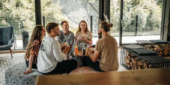 In der Bar gibt es genügend Platz für Dich und Deine Freunde.