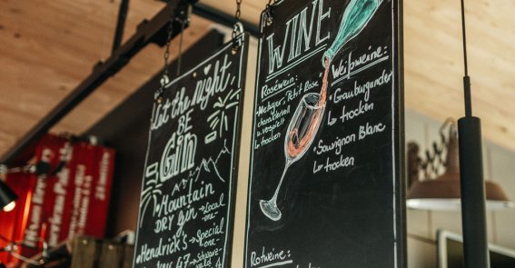 Du hast Lust auf ein kühles Getränk? Dann mache doch einen Abstecher in unsere Bar;)