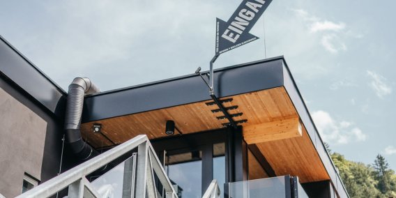 Unser Eingang zum Hostel Komm herein und starte Deinen Urlaub