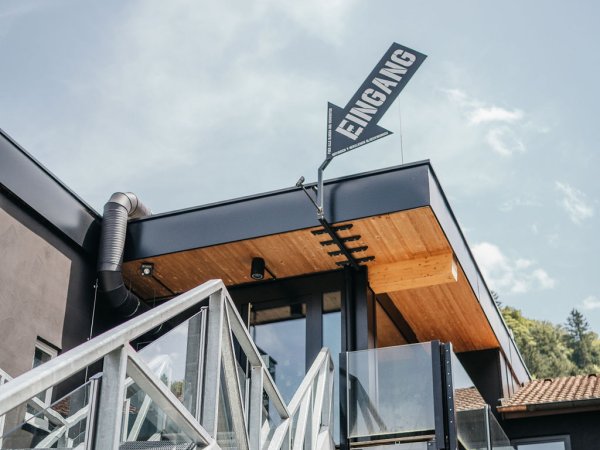 Unser Eingang zum Hostel Komm herein und starte Deinen Urlaub
