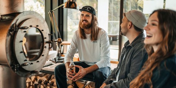 Enstpannte Zeit am Feuer Verbringe eine Entspannte Zeit mit Freunden am Feuer.