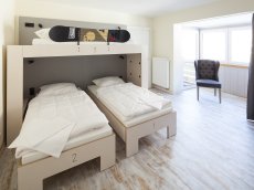 Die geräumigen Zimmer im Oberstdorf Hostel bieten Dir und Deinen Urlaubs-Freunden jede Menge Platz :)
