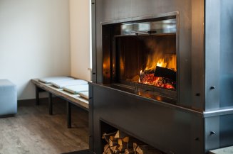 Der Kamin ist ein Highlight des Hostel Wohnzimmers Besonders im Winter ist der Kamin im Wohnzimmer des Oberstdorf Hostel ein besonderer Magnet.