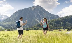 Freundliches Grüßen beim Wandern