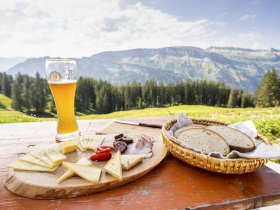 Brotzeit auf der Piesenalpe