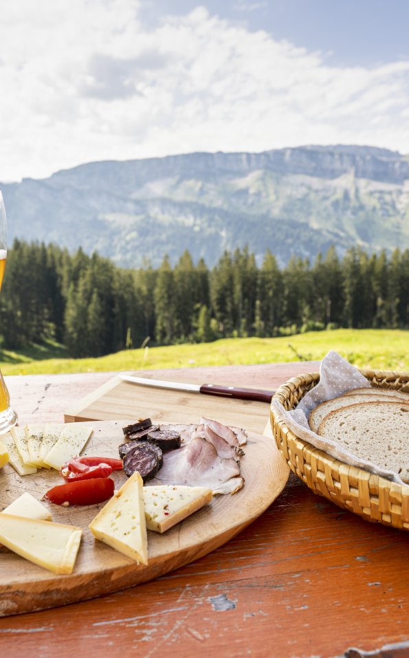 Brotzeit auf der Piesenalpe