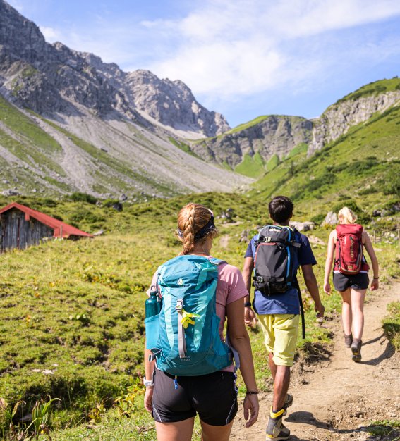 In der Gruppe auf Bergtour