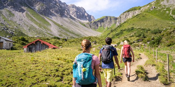 In der Gruppe auf Bergtour