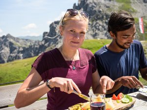 Käsebrot auf der Fiderepasshütte