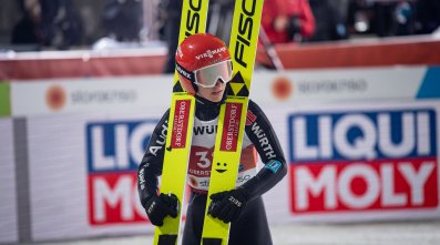 Katharina Althaus wartet auf ihr Ergebnis