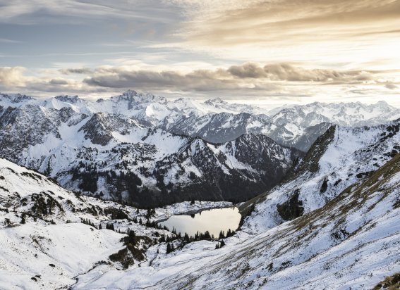 Der Seealpsee in weiß