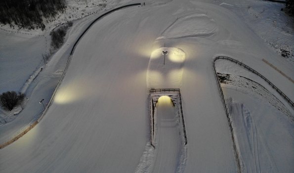 Flutlicht auf der Nachtloipe