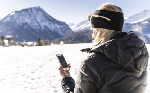 Ein Blick auf s`Handy