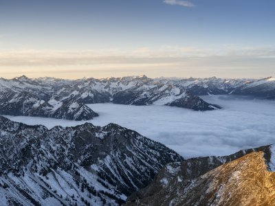 Nebel im Tal, Sonne am Berg