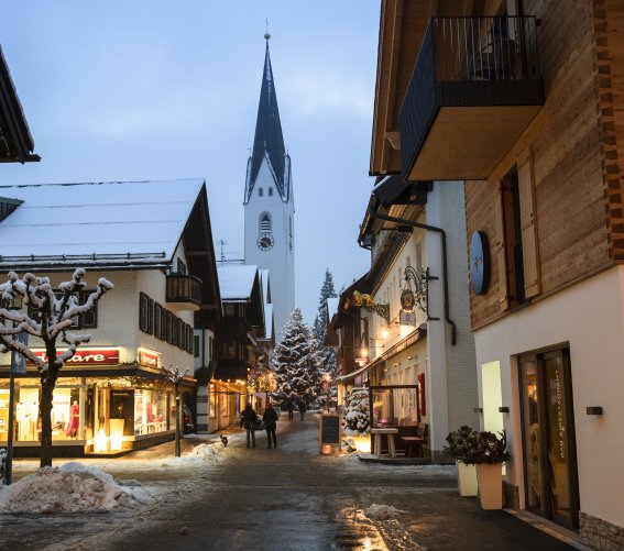 Ein Christbaum am Marktplatz