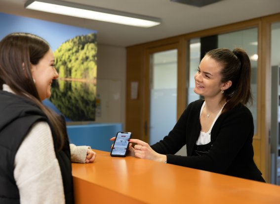 Beratung in der Tourist-Information