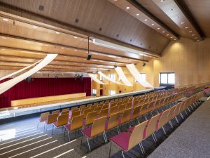 Auf der Galerie im Saal Nebelhorn