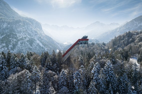 Winterliche Skiflugschanze