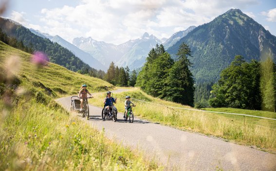 Radtour mit der ganzen Familie