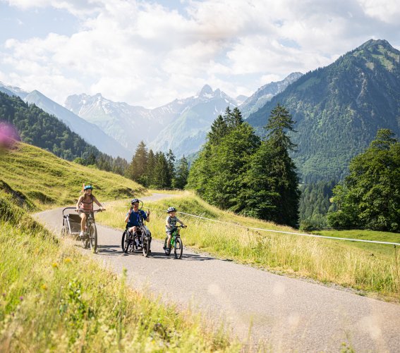 Radtour mit der ganzen Familie