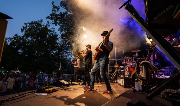 Band auf der Bühne