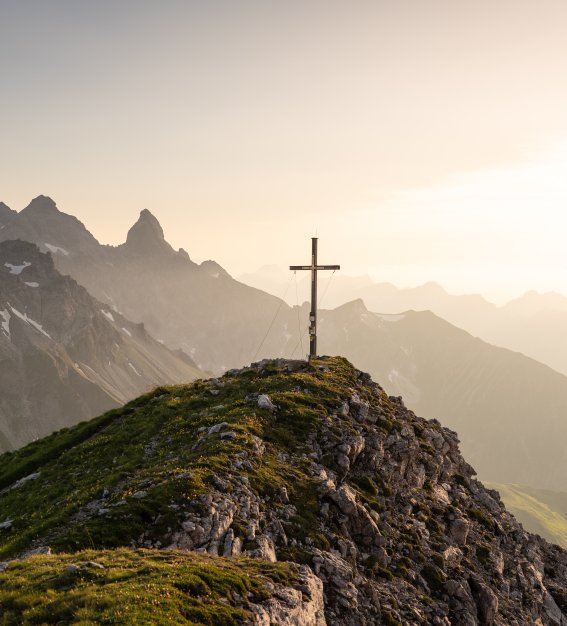 Gipfelkreuz am Muttler Kopf an der Kemptner Hütte