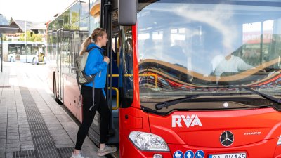 Am Busbahnhof