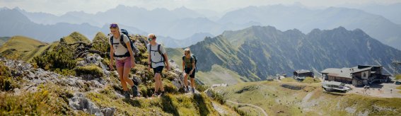 Die Nebelhornbahn im Rücken