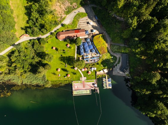 Luftbild des Naturbads Freibergsee