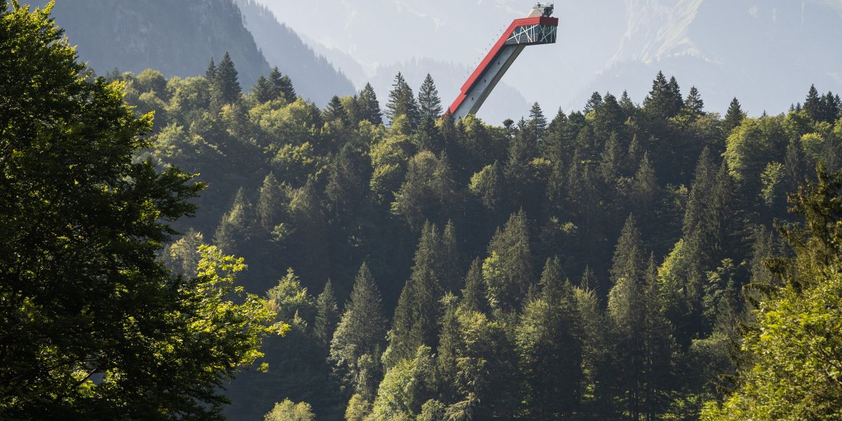 Der Turm über dem Freibergsee