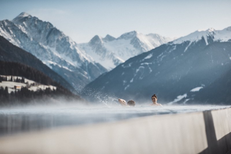 Infinity Pool mit Bergblick