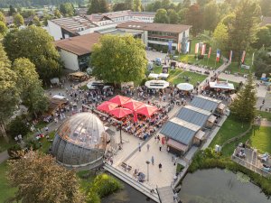 Sommerliche Vibes beim Weinfest