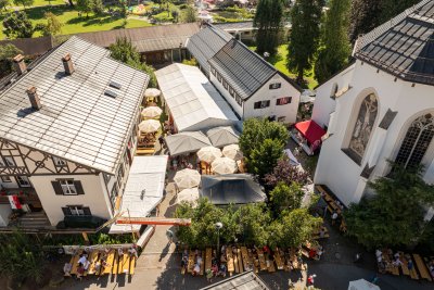 Feier im Pfarrgarten