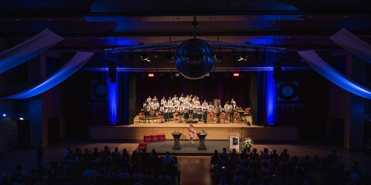 Musikkapelle auf der Bühne